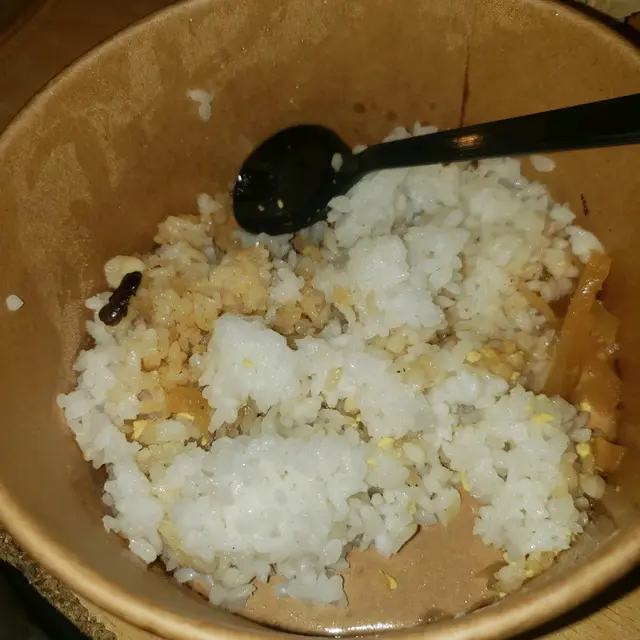 大雞排便當白飯半生不熟