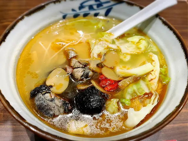 麻香烏骨雞麵線