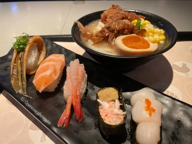  豬軟骨烏冬 + 壽司