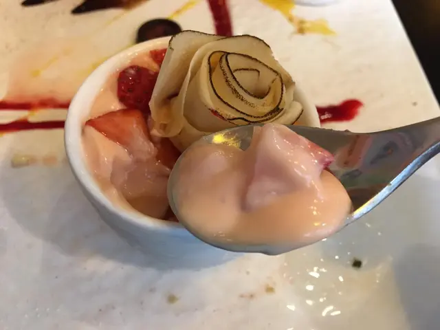 冰鎮玫瑰荔枝燉蛋