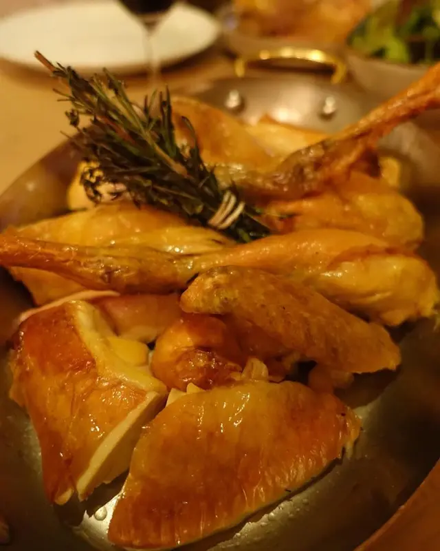 ℝ𝕠𝕒𝕤𝕥𝕖𝕕 ℍ𝕂 𝕐𝕖𝕝𝕝𝕠𝕨 ℂ𝕙𝕚𝕔𝕜𝕖𝕟