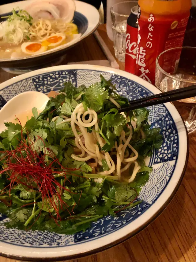 極上芫荽醬油拉麵配低溫慢煮叉燒