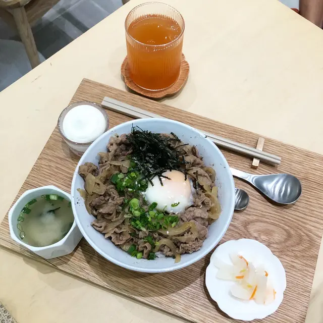 屋子溫泉蛋牛肉丼
