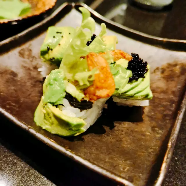 牛油果軟殼蟹卷