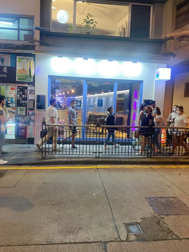 餐廳係中環長樓梯既中段位置,而且就係正中環地標大館對面