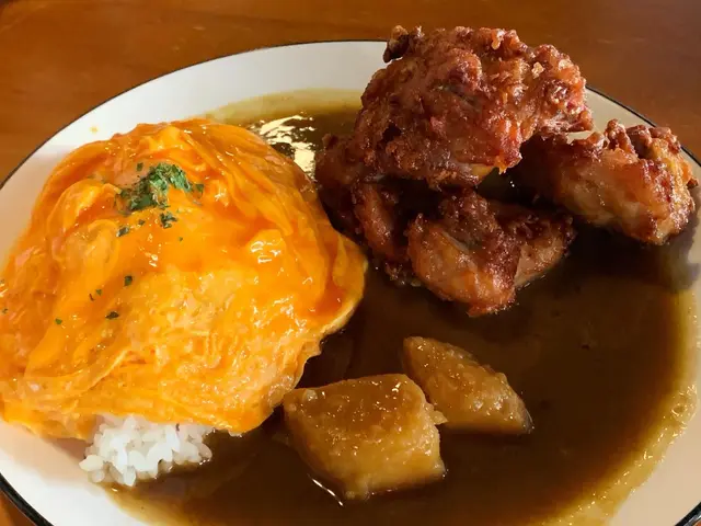 咖哩唐揚雞扒蛋包飯