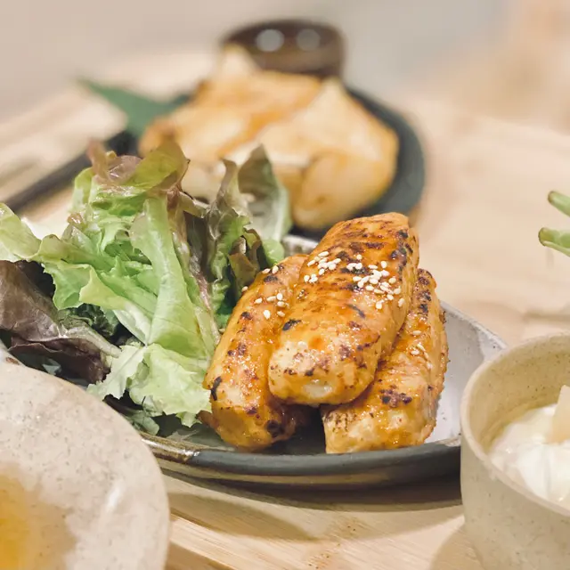 燒雞軟骨棒拌生菜