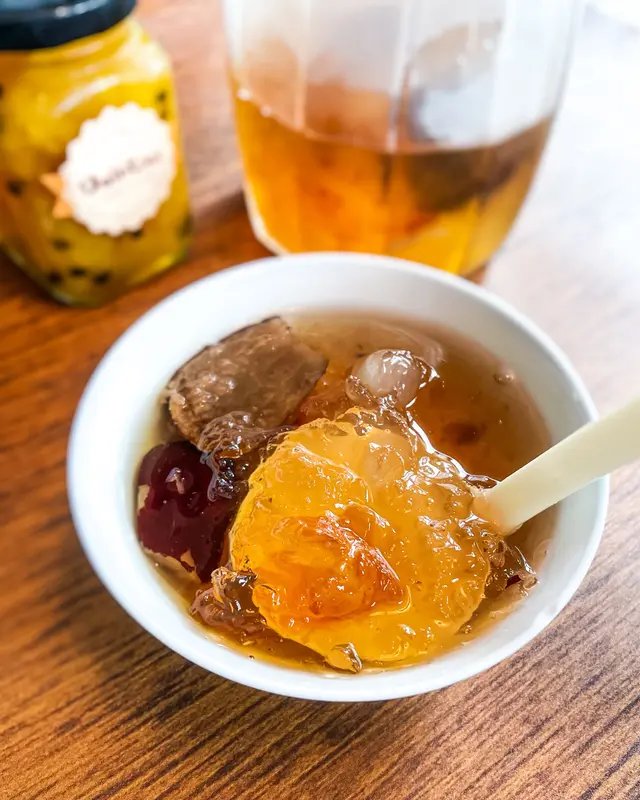 冰糖紅棗杞子燉桃膠雪燕