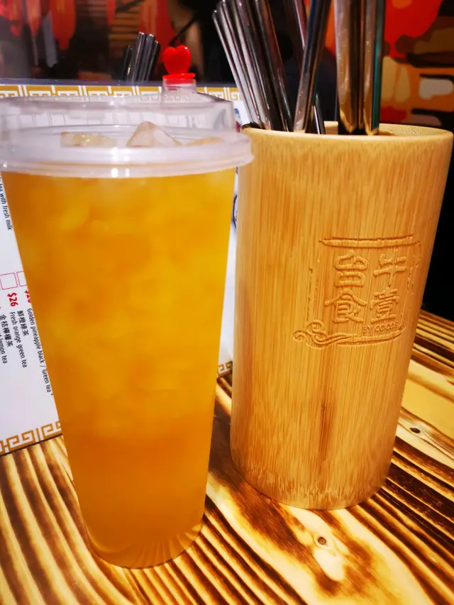 金桔味香甜，和味淡的綠茶很夾
