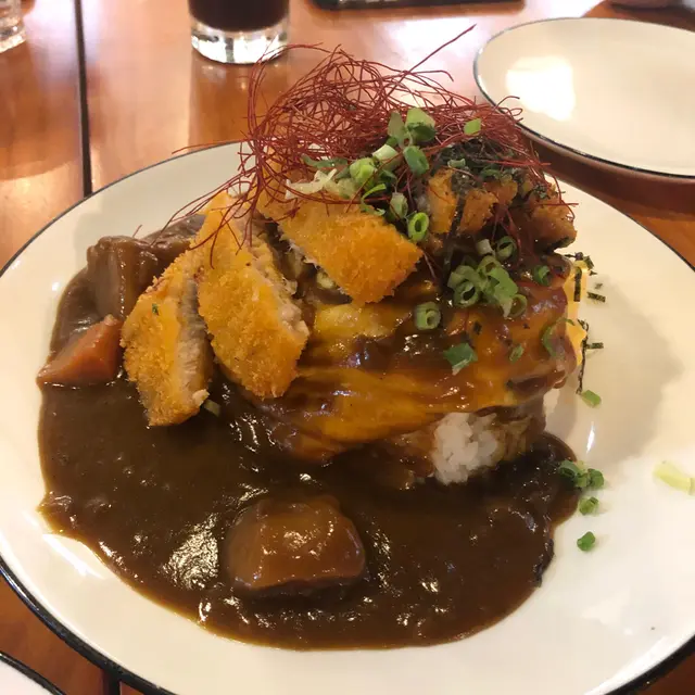 咖哩吉列豬扒蛋包飯