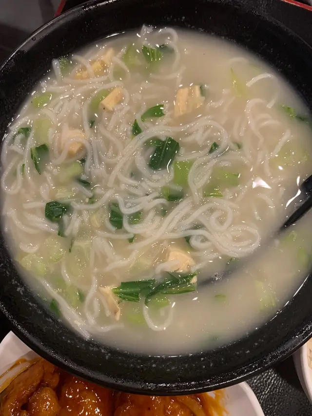 嫩雞煨麵
