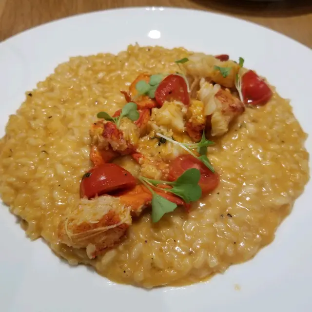 龍蝦意大利飯一樣感覺唔到有龍蝦味,食落味道似蕃茄燴飯 ><