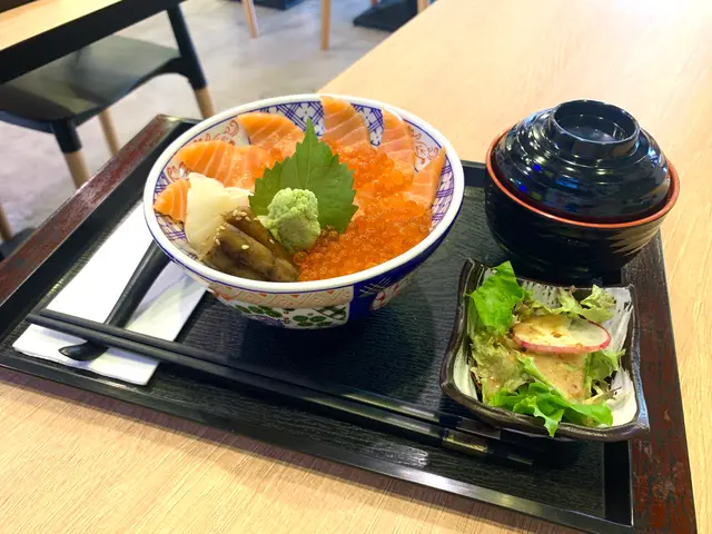 三文魚魚籽親子子丼