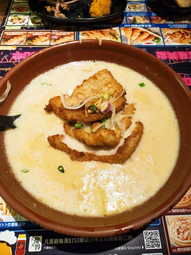 🔸豬扒外脆內嫩,肉汁豐富
🔸烏冬彈牙
🔸白咖哩香濃充滿椰香