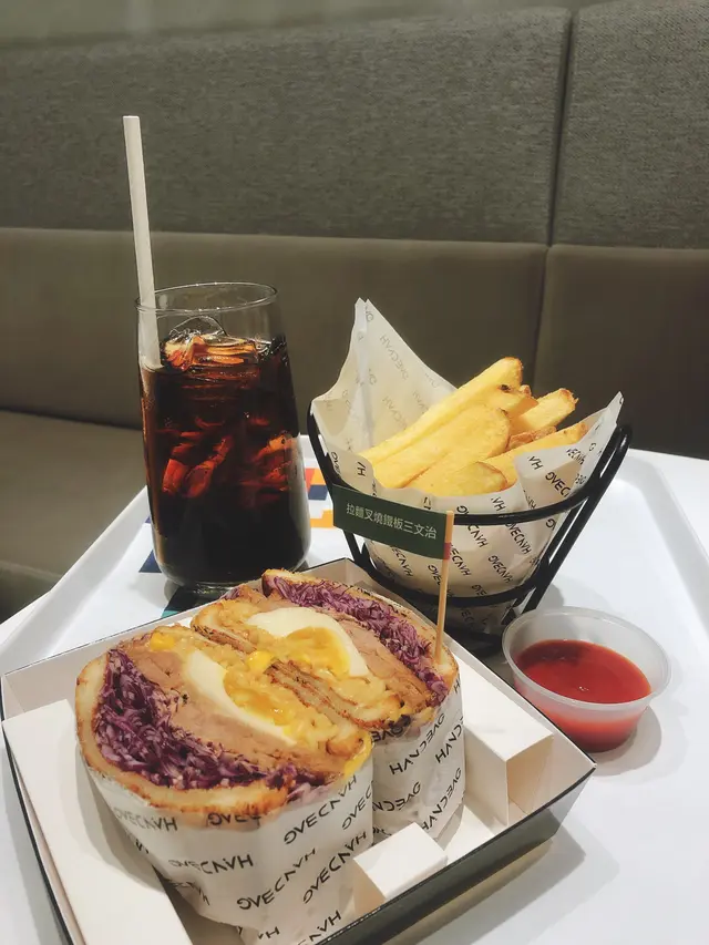 拉麵叉燒鐵板三文治