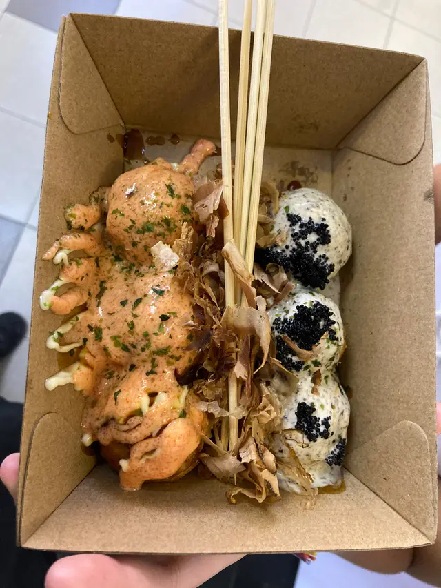 真。明太子拼真。黑松露章魚燒