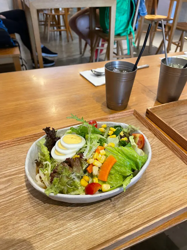 🥲天氣咁熱諗住食啲清涼小小既野，太個烏東硬到食唔到🥲唔知係咪呢個烏東既特色黎 ，身為烏東愛好者既我，食左一啖已經不了