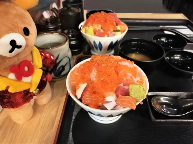 粒粒刺身丼