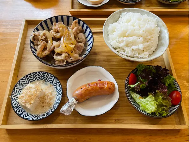 和風牛肉 + 骨附腸 + 和風豆腐 