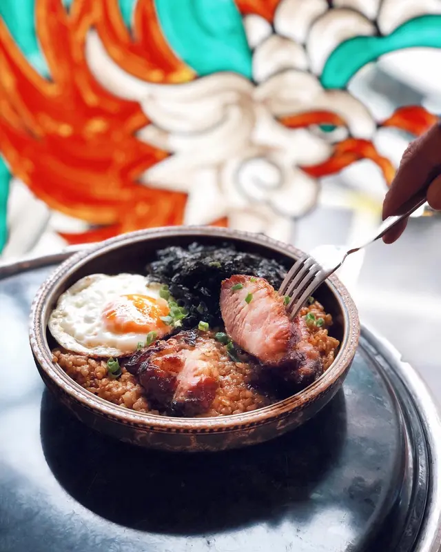 24 小時慢煮伊比利亞叉燒煎蛋豬油撈飯