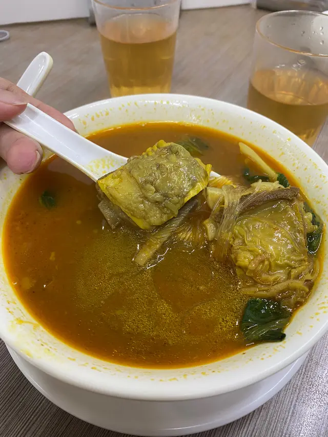 咖哩羊腩湯粉絲