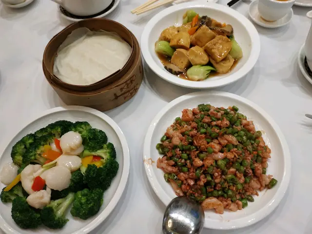 紅燒豆腐些少冬菇同幾條菜,豆腐就太實唔入味,有啲失望