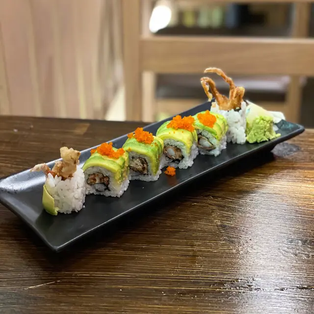 牛油果軟殼蟹卷