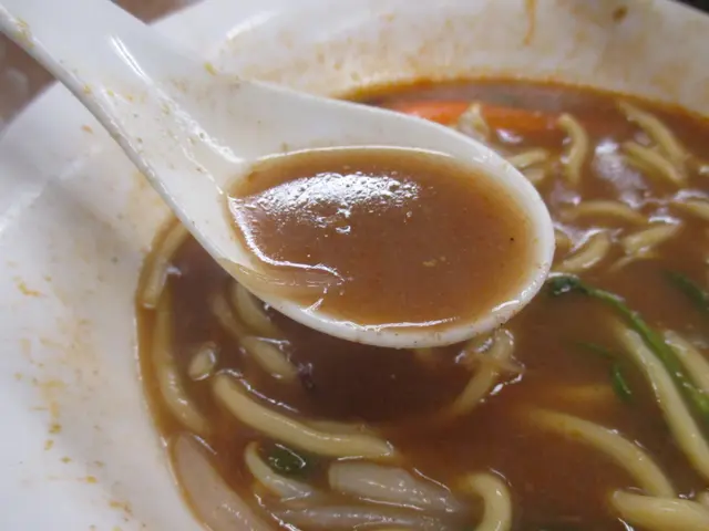 個蝦麵有腩肉、蛋及鮮蝦。個湯底好重福建口味。個麵係油麵。麵身好彈牙。入口好有口感。混入湯底就好重大馬風味。個腩肉屬上等食材。入口啖啖肉。鮮蝦好鮮甜,肉質上乘。好美味。成碗麵色香味俱全。賣相滿分。