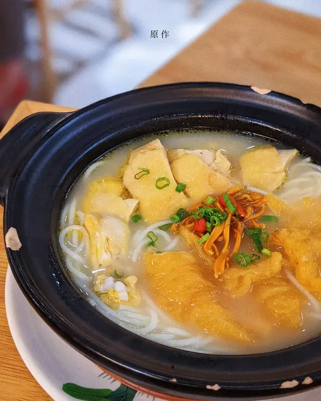大份又好味
配料: 杞子,蟲草花,雞
鮮甜既豬骨雞湯 好似飲住家湯咁
食完唔口渴所以係冇味精既
雞肉肉質嫰滑 全部都大大舊 勁飽
仲要加埋爽口花膠,蟲草花 感覺好健康