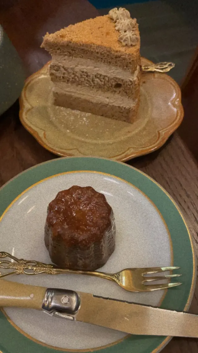 戚風蛋糕唔夠鬆，cream同蛋糕一叉就分開左