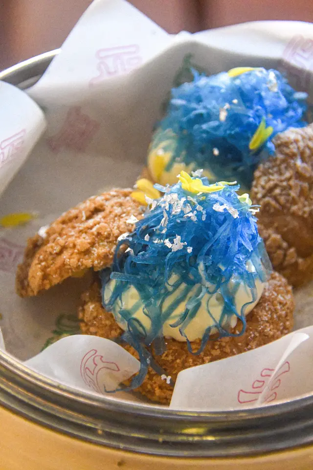 巨大泡芙｜菊花芝士忌廉｜蜜糖蝶豆花