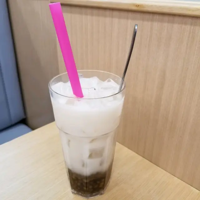 綠豆冰係淡味奶水加勁硬綠豆，難飲十個差 ><🤦🏽‍♂️🤬😤👎🏼🤷🏼‍♂️