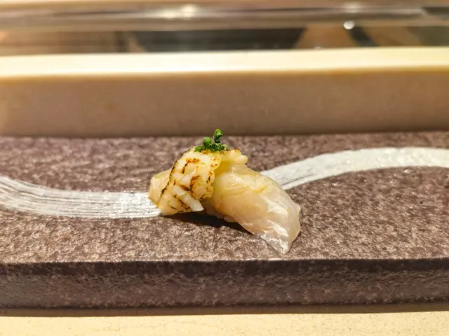 左口魚身右口魚邊壽司