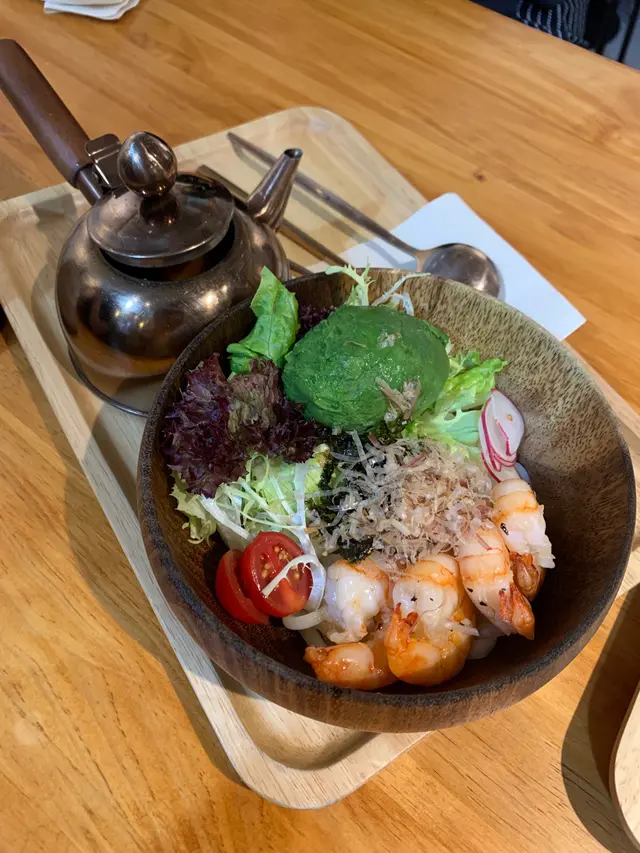 龍蝦湯配牛油果大蝦稻庭烏冬