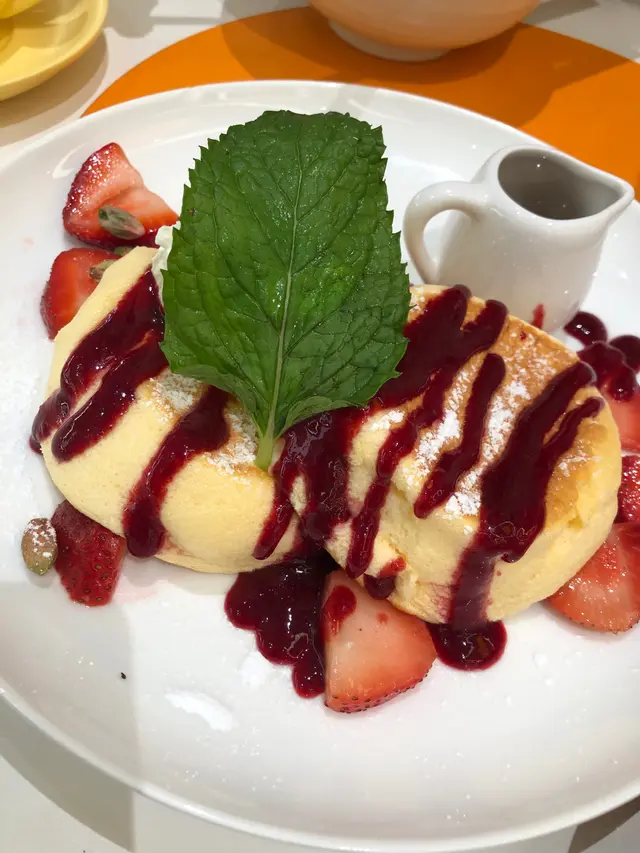 士多啤梨梳乎厘班戟