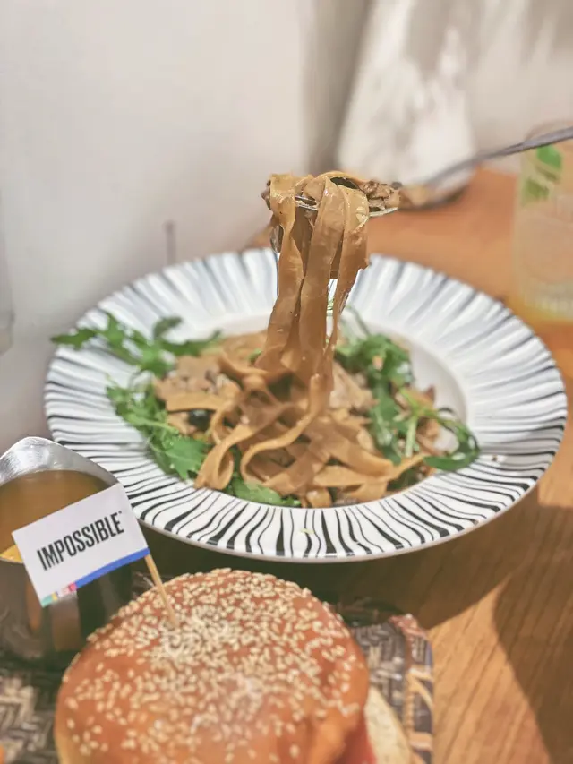 牛肝菌𝘐𝘮𝘱𝘰𝘴𝘴𝘪𝘣𝘭𝘦肉碎闊條麵