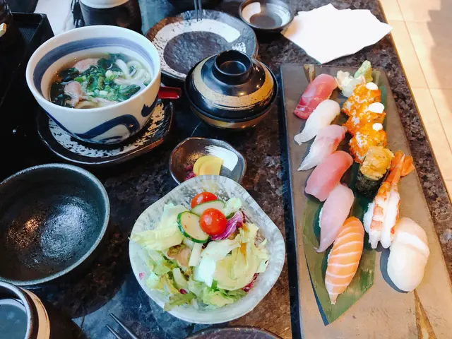 精選壽司牛肉烏冬定食