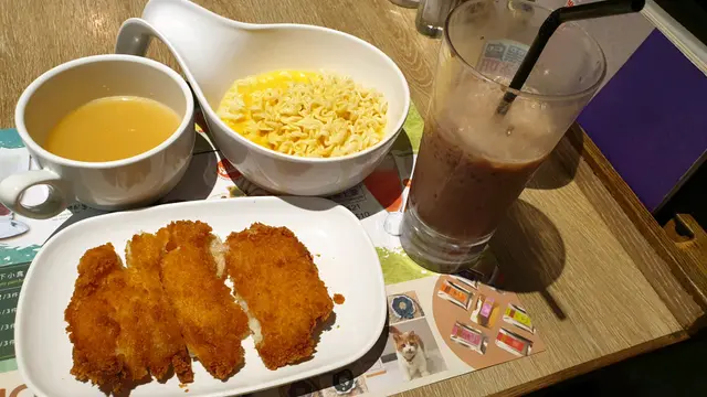 芝士龍蝦汁吉列魚柳撈公仔麵