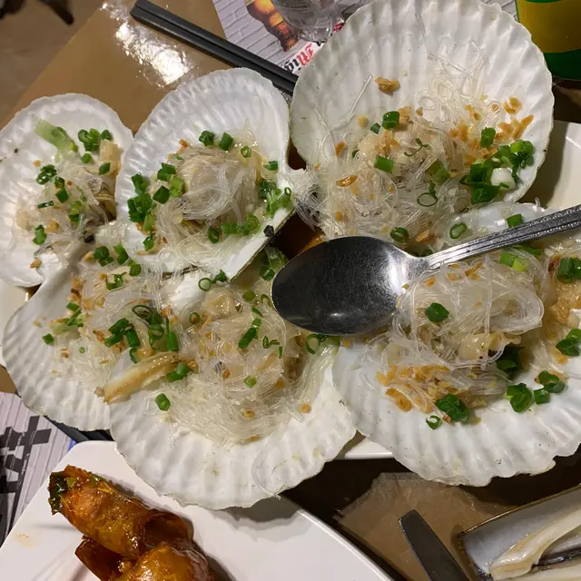 蒜蓉粉絲蒸元貝