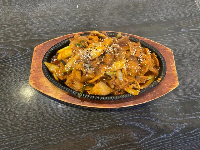 10分推薦大家吃這個鐵板燒五花腩，價錢便宜