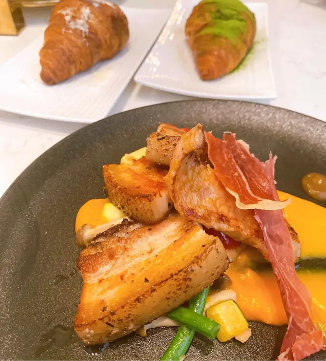 招牌西班牙黑毛豬腩配黑毛豬頸