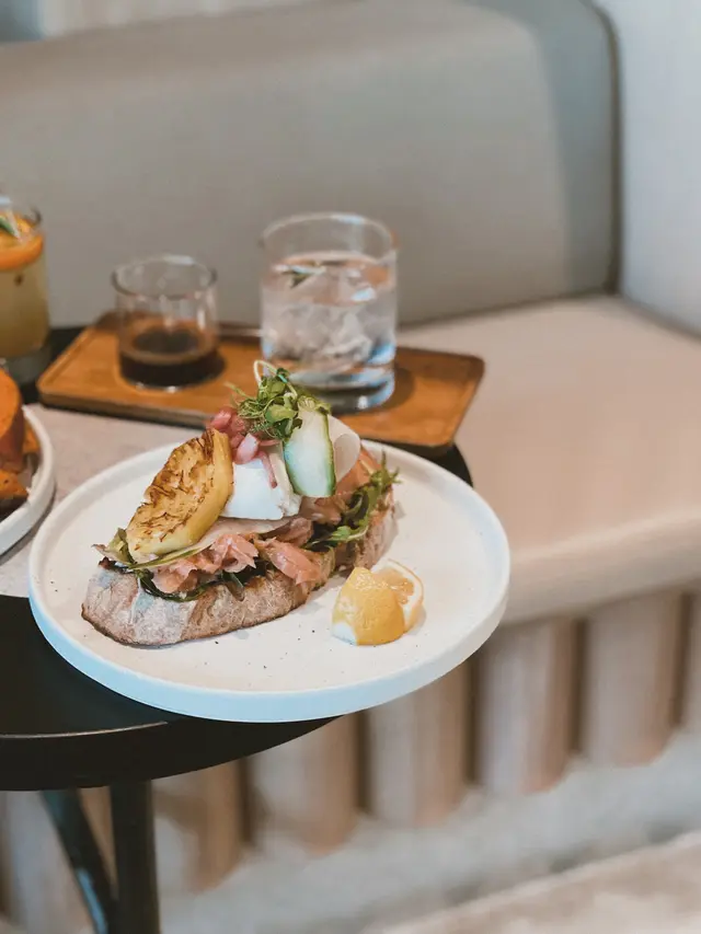 威士忌木桶煙燻鮭魚忌廉芝士酸種麵包