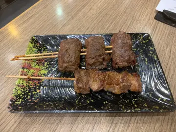 孜然燒金菇肥牛卷、孜然燒西班牙豬護心肉