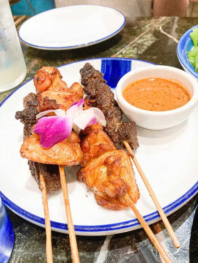 烤雞、牛肉沙嗲串燒