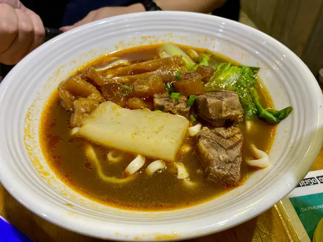 招牌半筋半肉湯麵