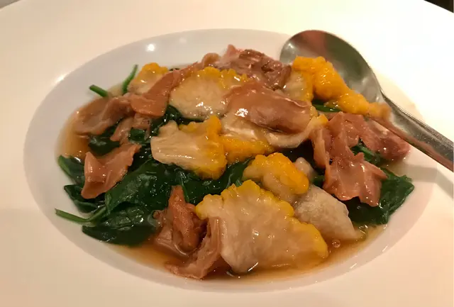 金耳榆耳扒菠菜苗