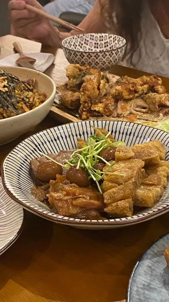 滷水拼盤喺台式嘅，比起平時食嘅雞賢、豬耳，佢更加似喺夜市自己夾嗰種，味唔太濃，但有好多選擇同好多唔同口感嘅感覺。