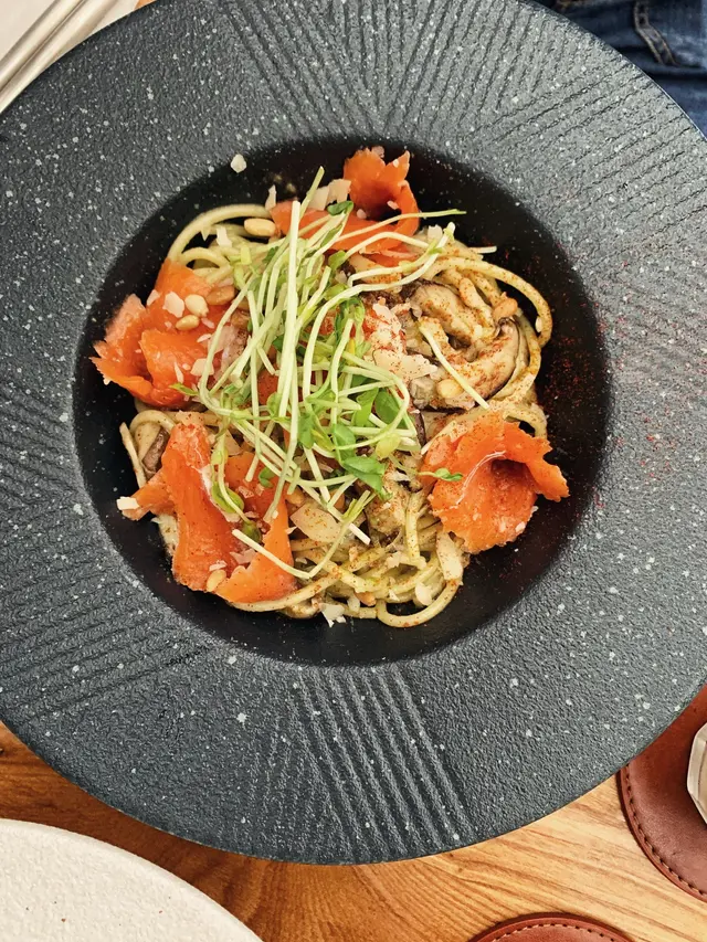 煙三文魚青醬意大利麵