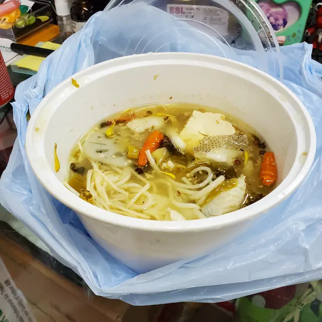 單人套餐份量....沒有睇錯....真的沒有被吃過....整碗只得一半