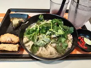 "餓冧"越式牛檬連荷葉包雞和雞翼套餐"越食越好味!